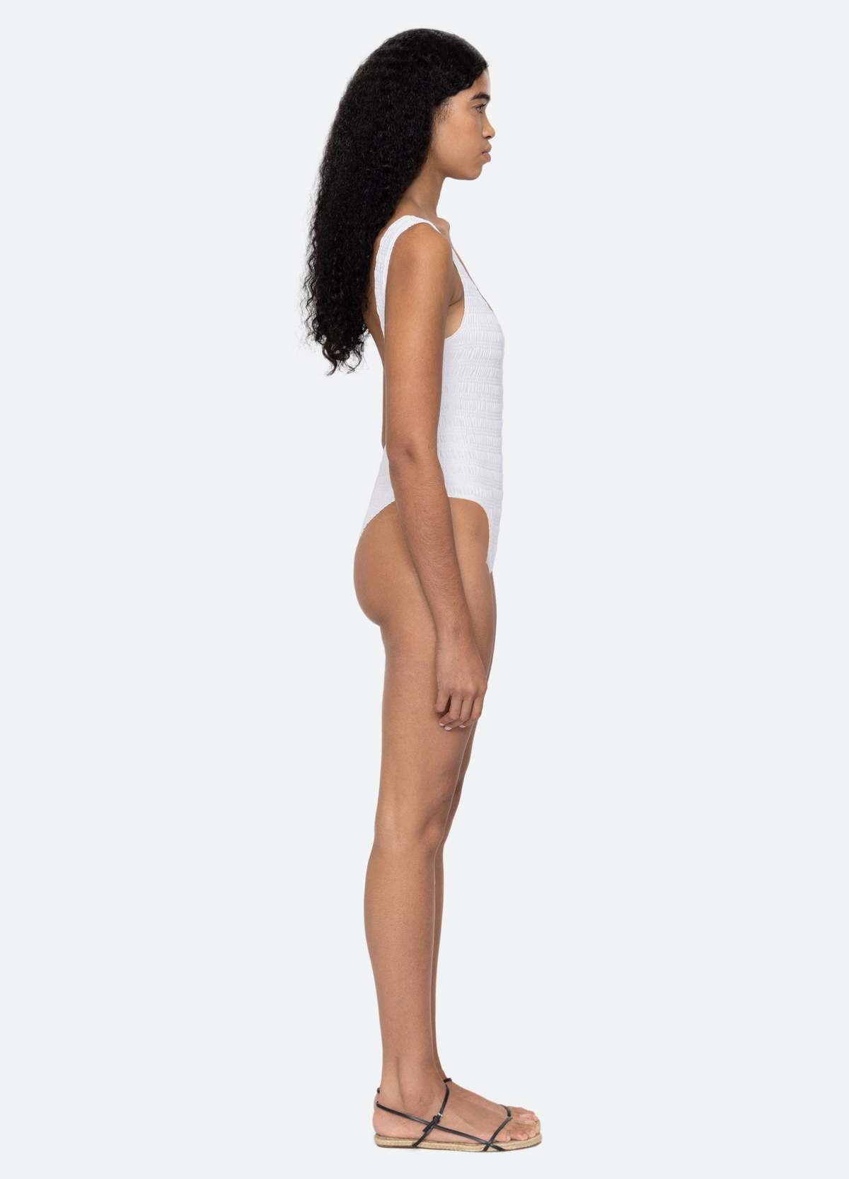 Shiori　Sea New York ONE PIECE Iyla One Piece – Sea, New York