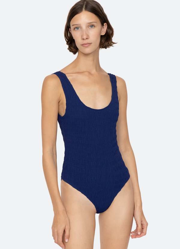 Shiori　Sea New York ONE PIECE Iyla One Piece – Sea, New York