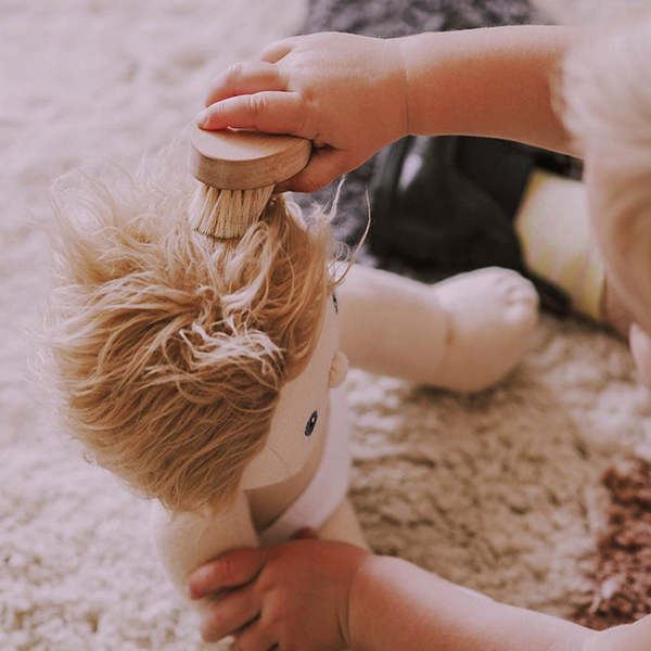 Olli Ella Dinkum Doll Accessories - Brush + Rainbow Blanket Set