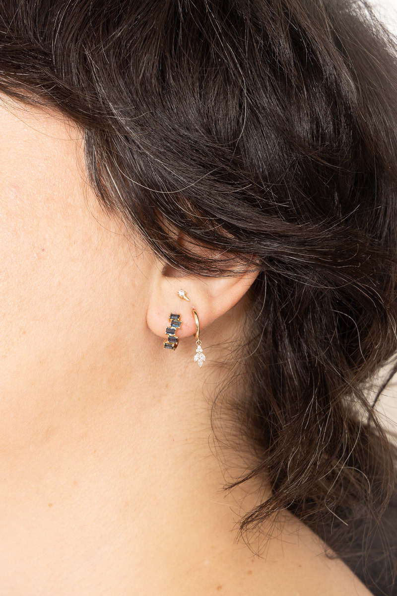 XIV Karats 11mm Hoops with Baguette Blue Sapphires - Yellow Gold