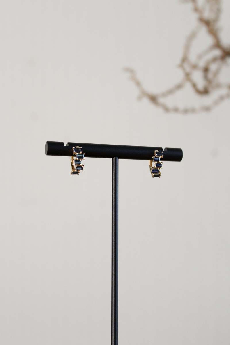 XIV Karats 11mm Hoops with Baguette Blue Sapphires - Yellow Gold