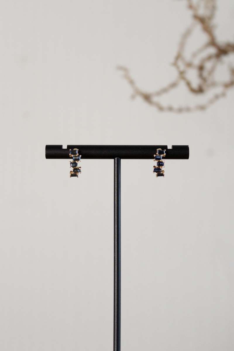 XIV Karats 11mm Hoops with Baguette Blue Sapphires - Yellow Gold