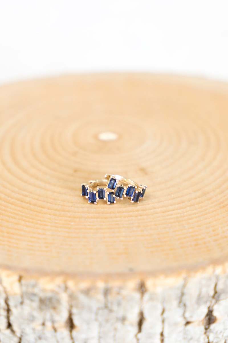 XIV Karats 11mm Hoops with Baguette Blue Sapphires - Yellow Gold