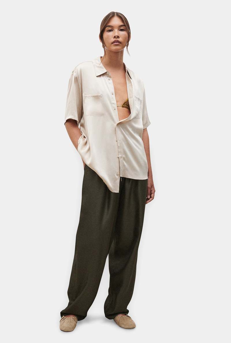 Silk Laundry SHORT SLEEVE BOYFRIEND SHIRT - HAZELNUT