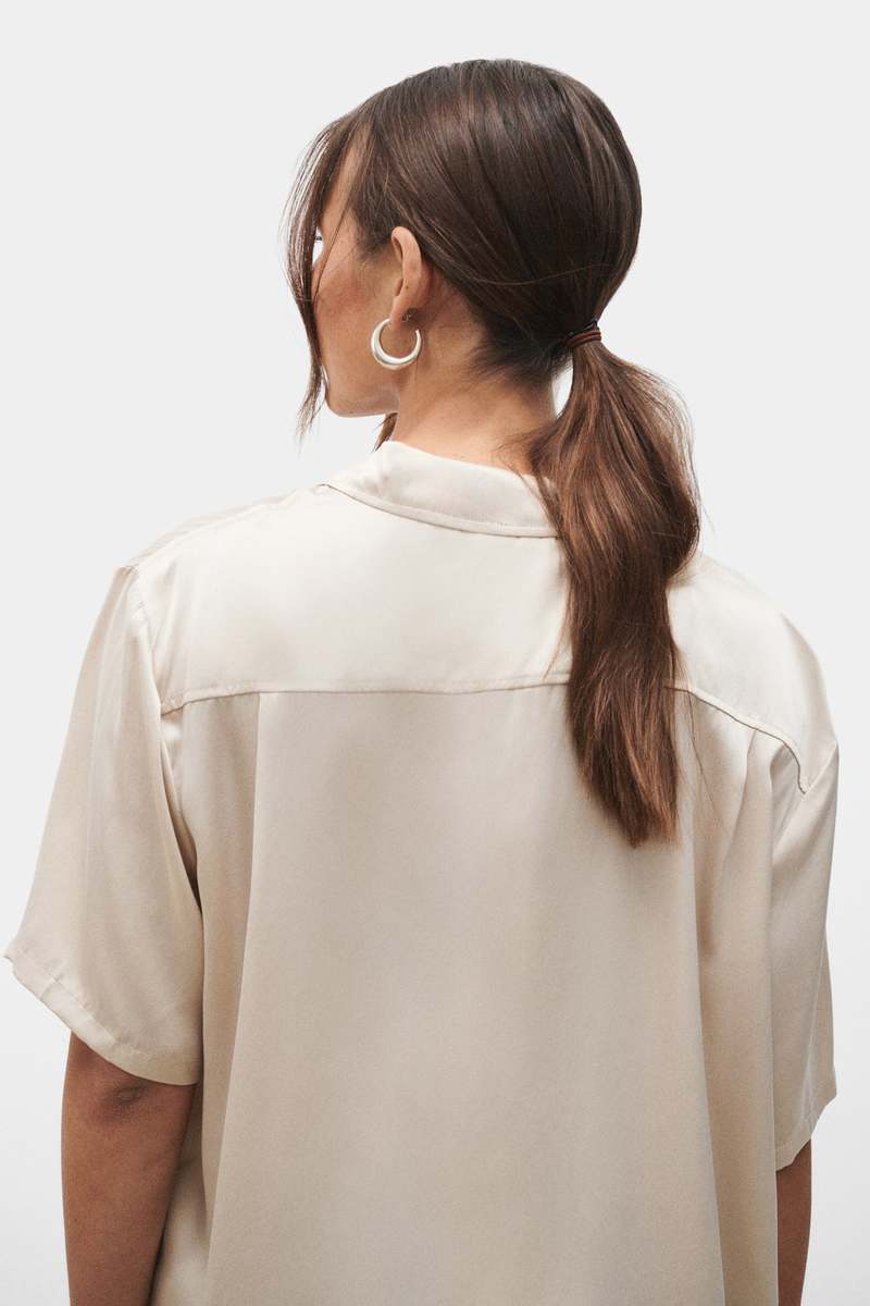 Silk Laundry SHORT SLEEVE BOYFRIEND SHIRT - HAZELNUT