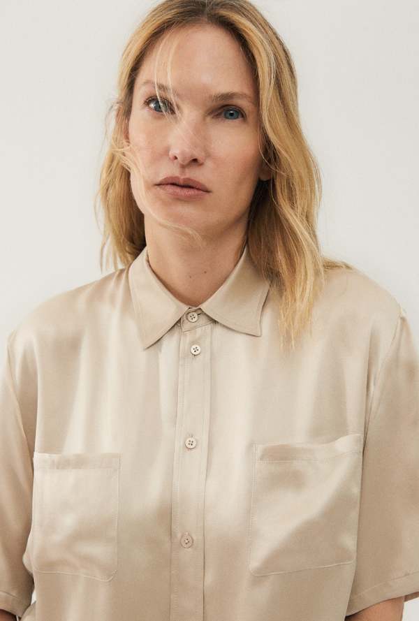 Silk Laundry SHORT SLEEVE BOYFRIEND SHIRT - HAZELNUT