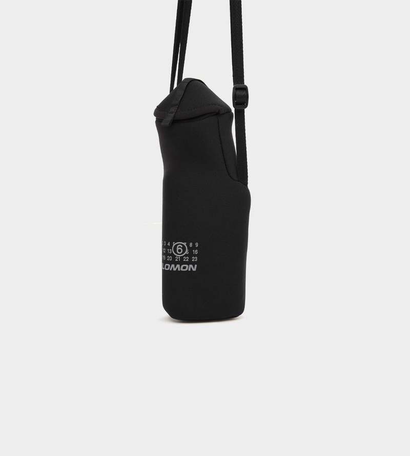 人気コラボ MM6 x SALOMON ウォーターボトル& ホルダーバッグ MM6 Maison Margiela MM6 X Salomon Bottle + Holder | Garmentory