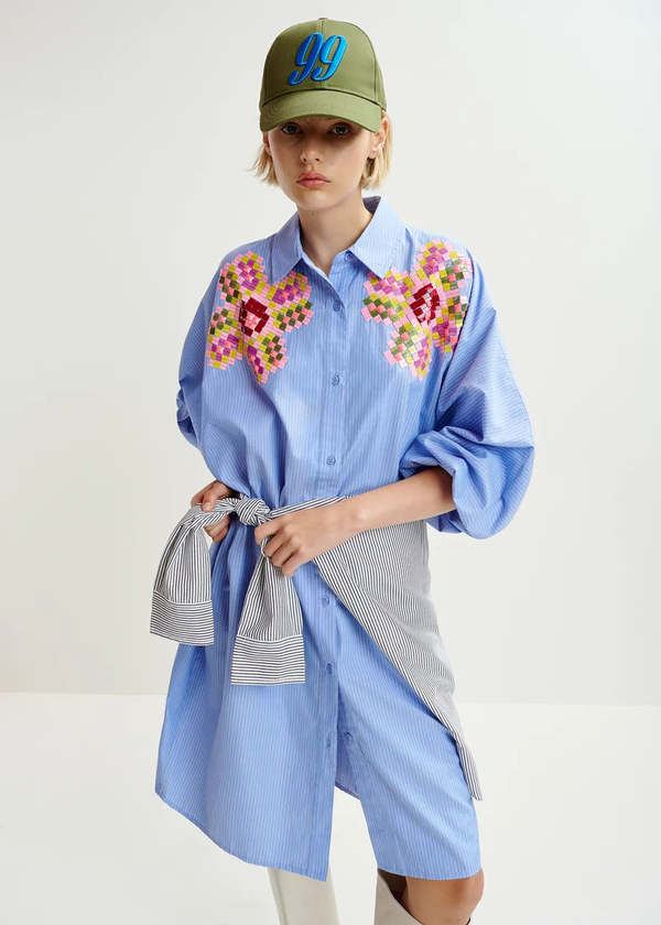 essentiel antwerp shirt dress Light blue and Black oversized cotton shirt dress with floral appliqu embroidery and bead embellishments
