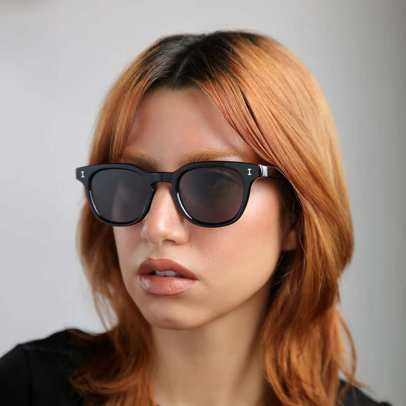 NEW ILLESTEVA women\'s veneto sunglasses in glossy black / grey Veneto Sunglasses | illesteva main image 3