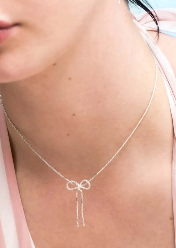 Wouters & Hendrix Textured Necklace with Small Bow - Silver 
