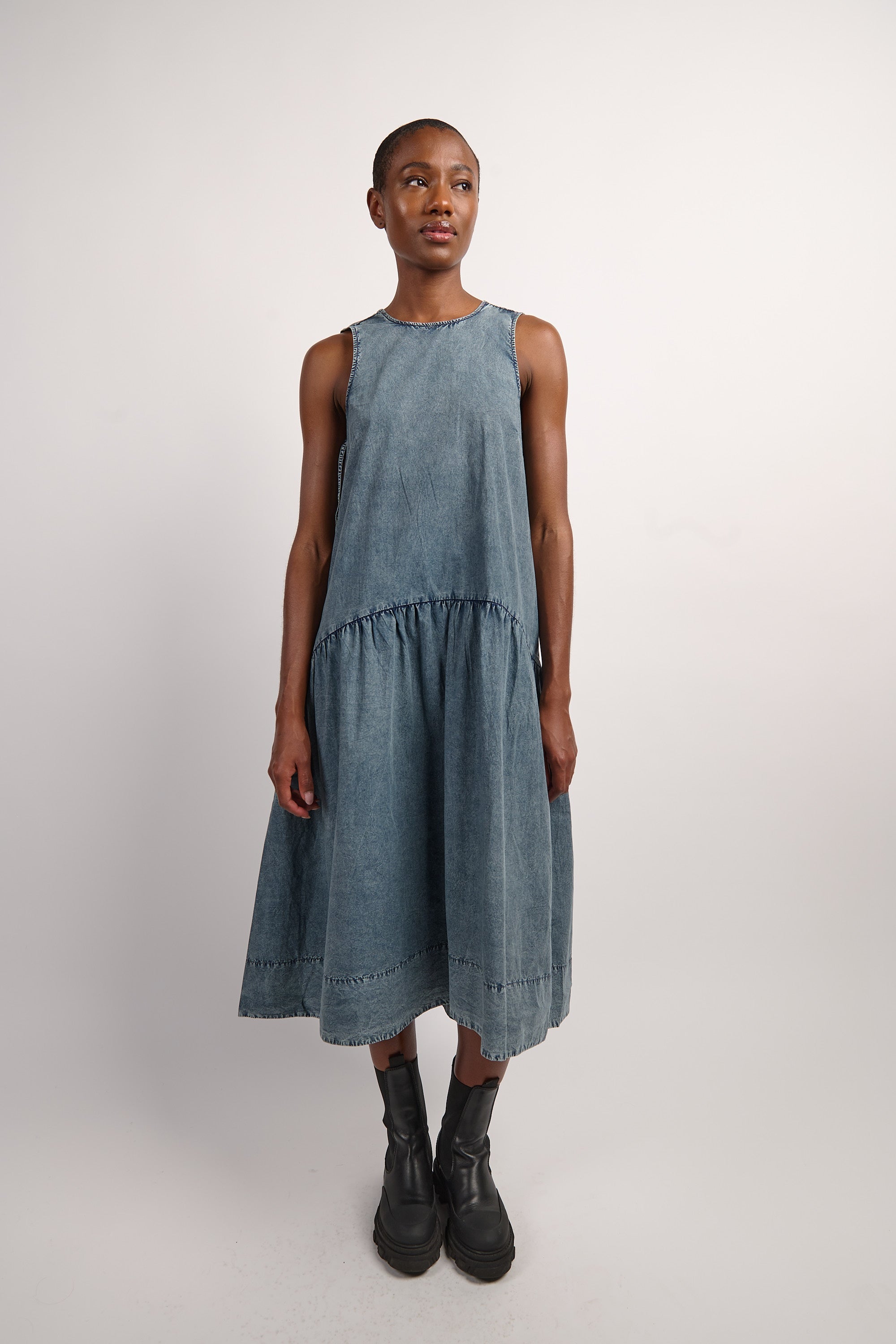 【関税＆送料込み】Ganni Denim Midi Dress With Open Back Ganni Denim midi dress with open back - Women | VIETTI