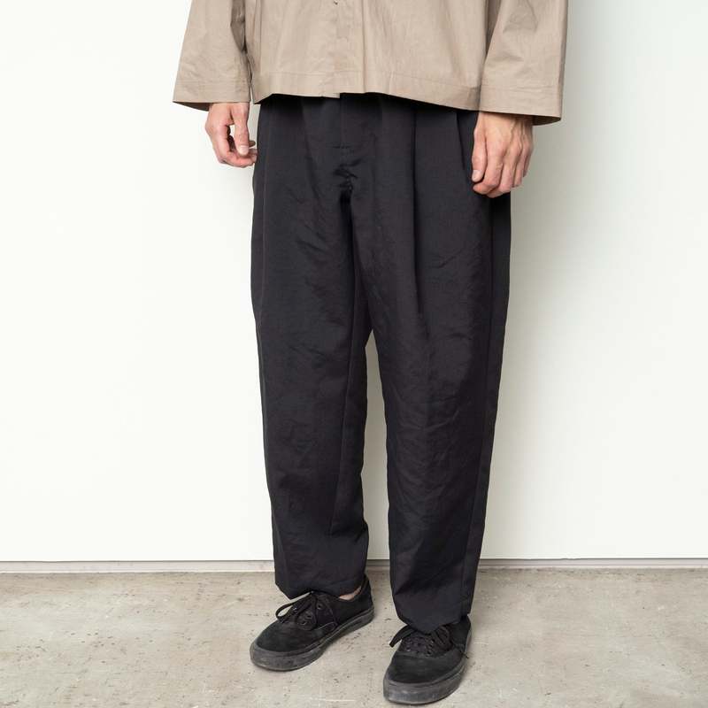 Still By Hand 2 Tuck Polyester Pants - Ink Black | Garmentory