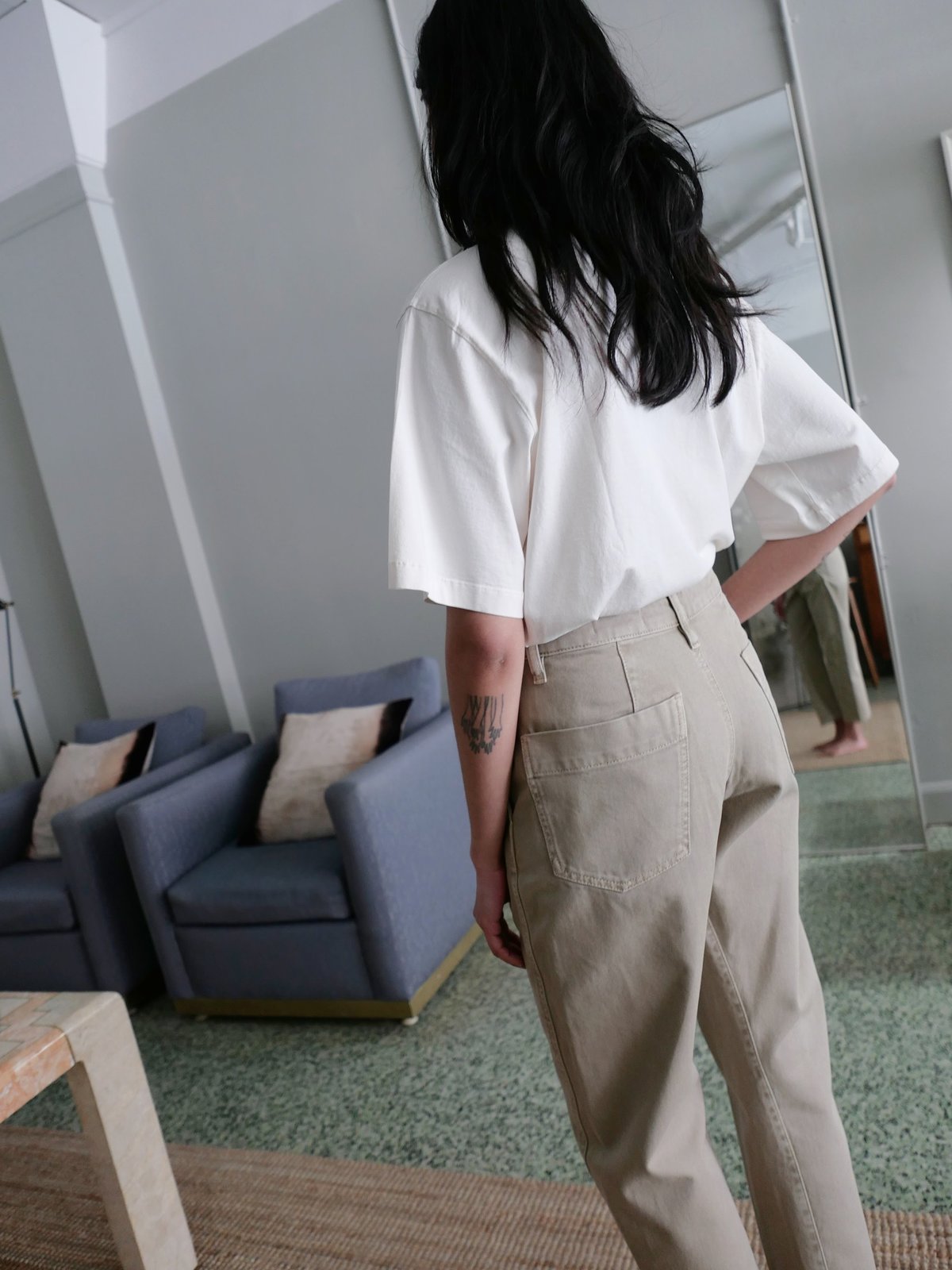 【関税込み】LEMAIRE グレー Foulard 半袖Tシャツ Lemaire Foulard T-Shirt Chalk – Neighbour