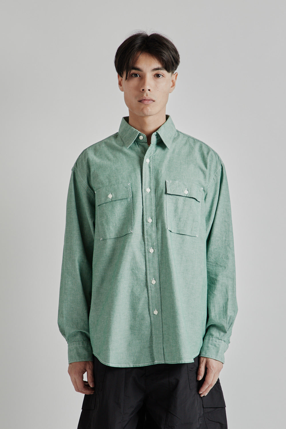 frizmworks cigarette pocket chambray shirt Men's in Indigo FrizmWORKS Please take your normal size for a slightly looser fit. Frizmworks Chambray Big Pocket Half