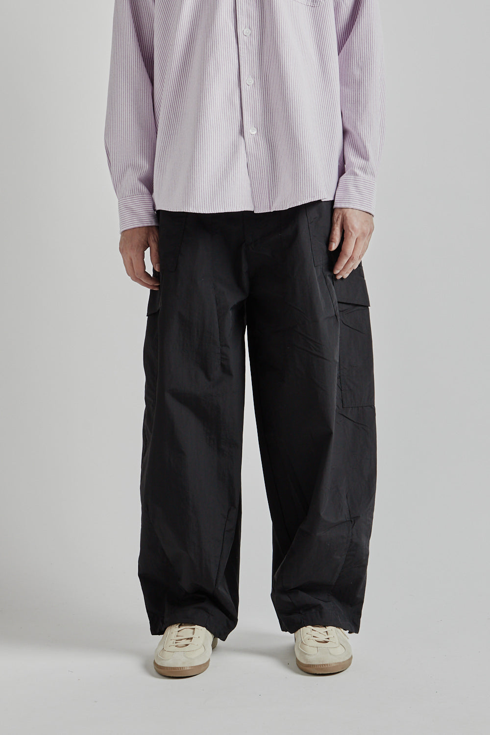 【YOURNUS】FW Nylon Cargo Balloon Pants FrizmWORKS Nylon Cargo Balloon Pants | black | Evolve