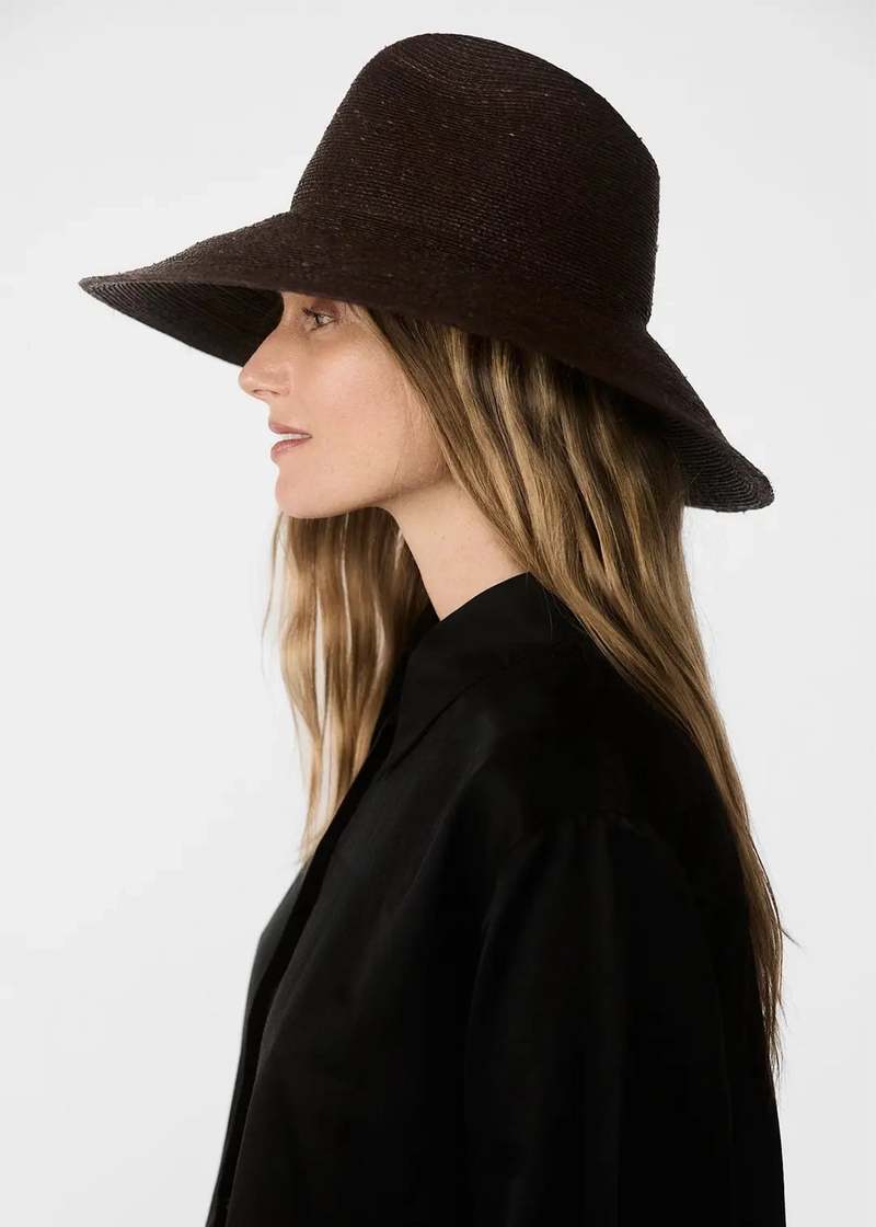 Deuxieme Classe JANESSA LEONE HAT 黒 The Essential Black Hat Collection by Janessa Leone