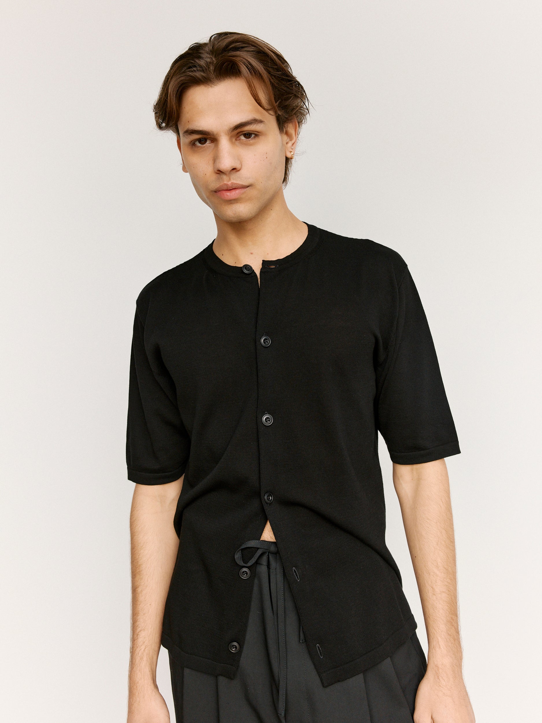 【LEMAIRE】 Short Sleeve ヘンリーネック トップス Lemaire Knitted Cotton Short Sleeve Overshirt - Black