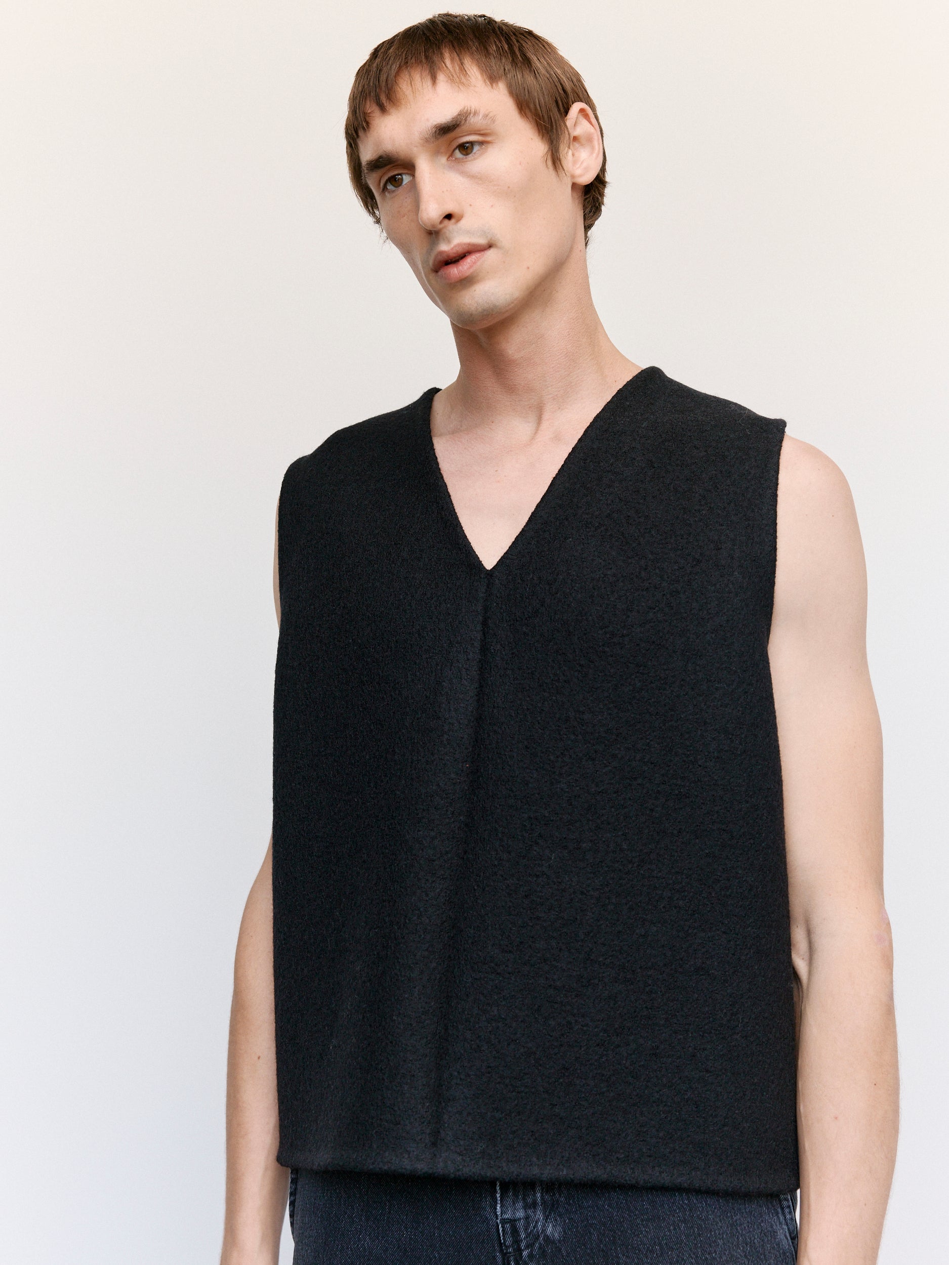 RIER walkerベスト Rier Felted Walker Top - Black | Garmentory