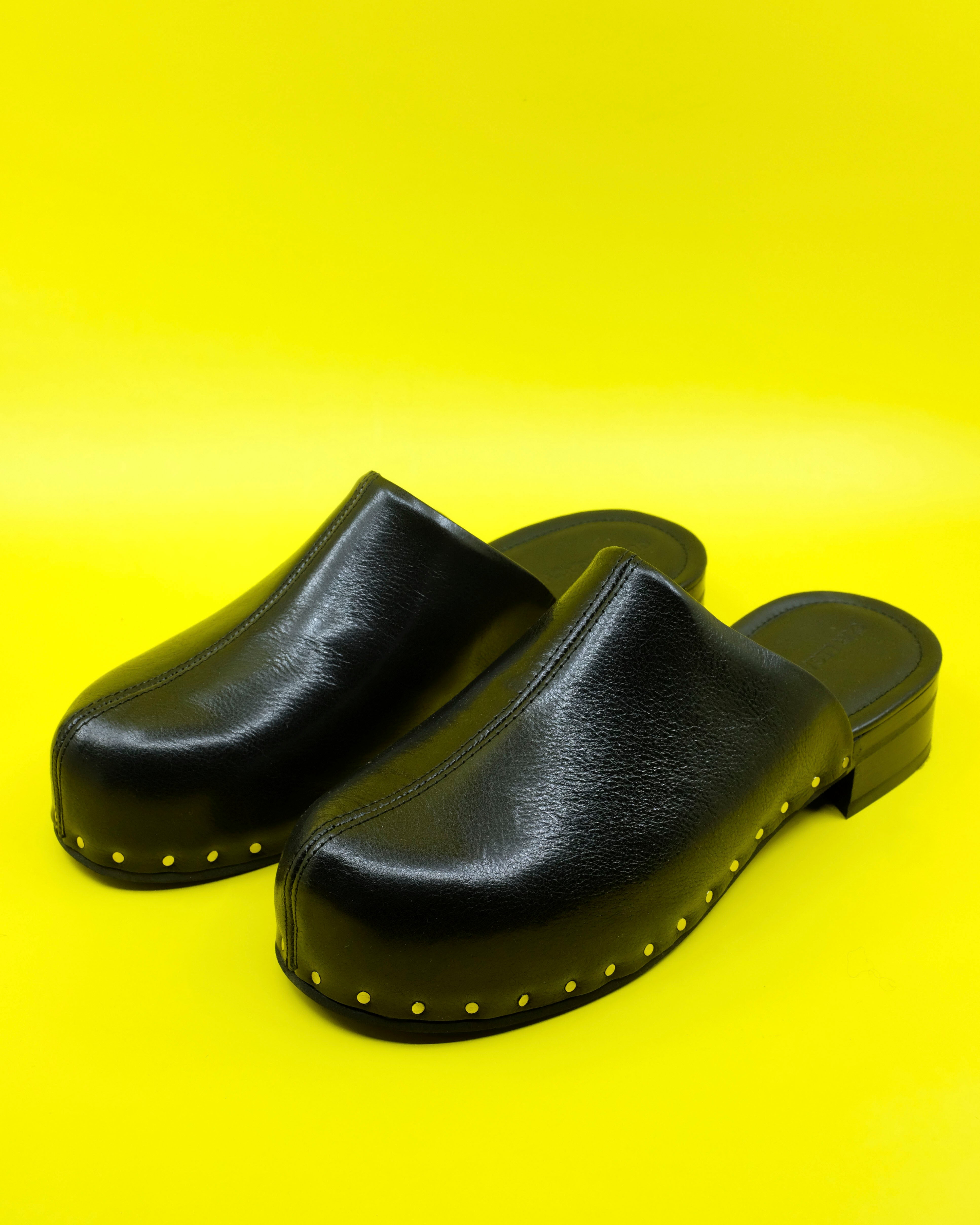 【関税込み】OUR LEGACY ブラック Naoto クロッグ Black Naoto Clogs by OUR LEGACY on Sale