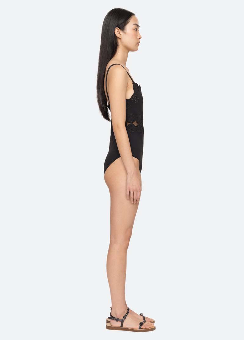 Shiori　Sea New York ONE PIECE Cerise One Piece – Sea, New York