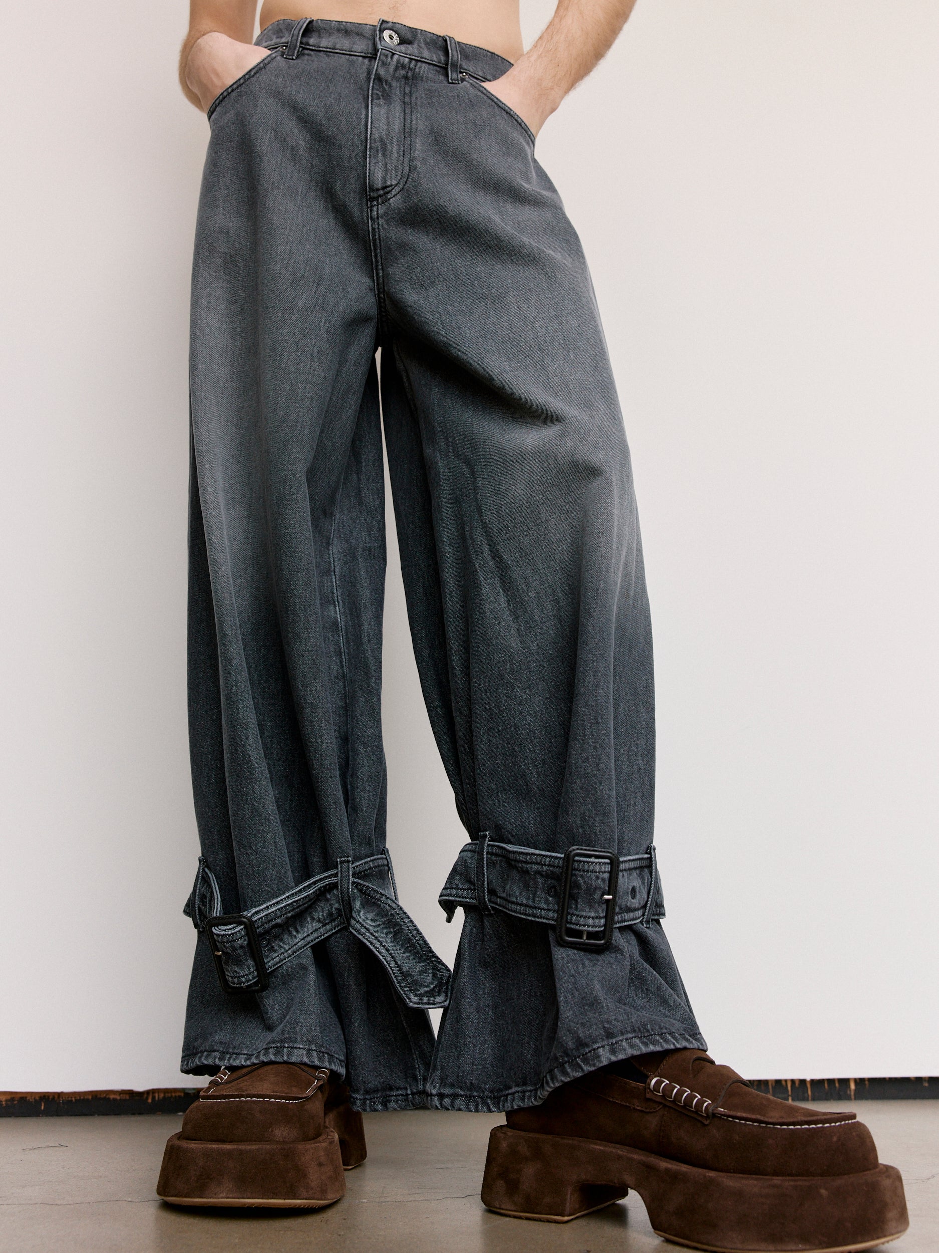 【関税&送料込】Jw Anderson Jeans With Buckle JW Anderson Buckled Cuff Jeans | Blue | FARFETCH
