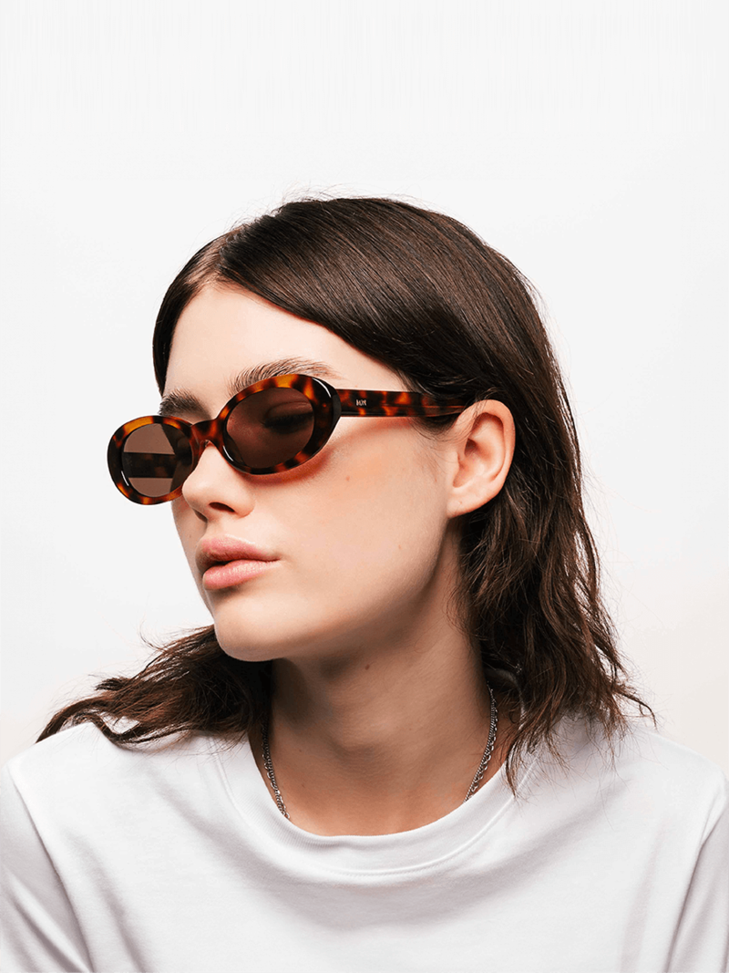 MESSY WEEKEND Kurt Sunglasses - Tortoise Brown