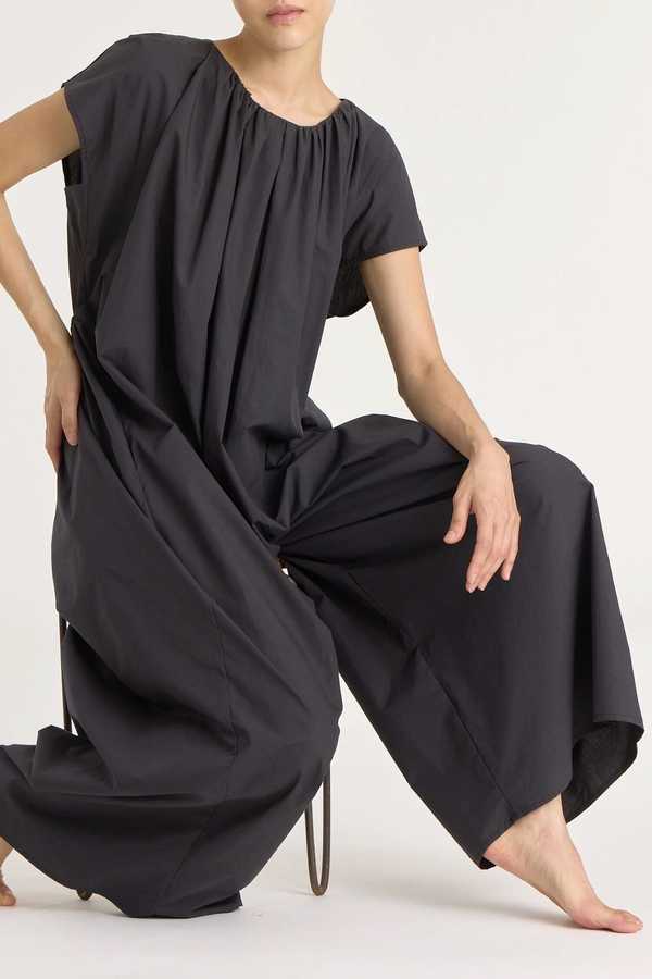 BLACK CRANE ゆったりサイズ オールインワン USA製 ブラック XS Black Crane Shirred Jumpsuit - Black | Garmentory