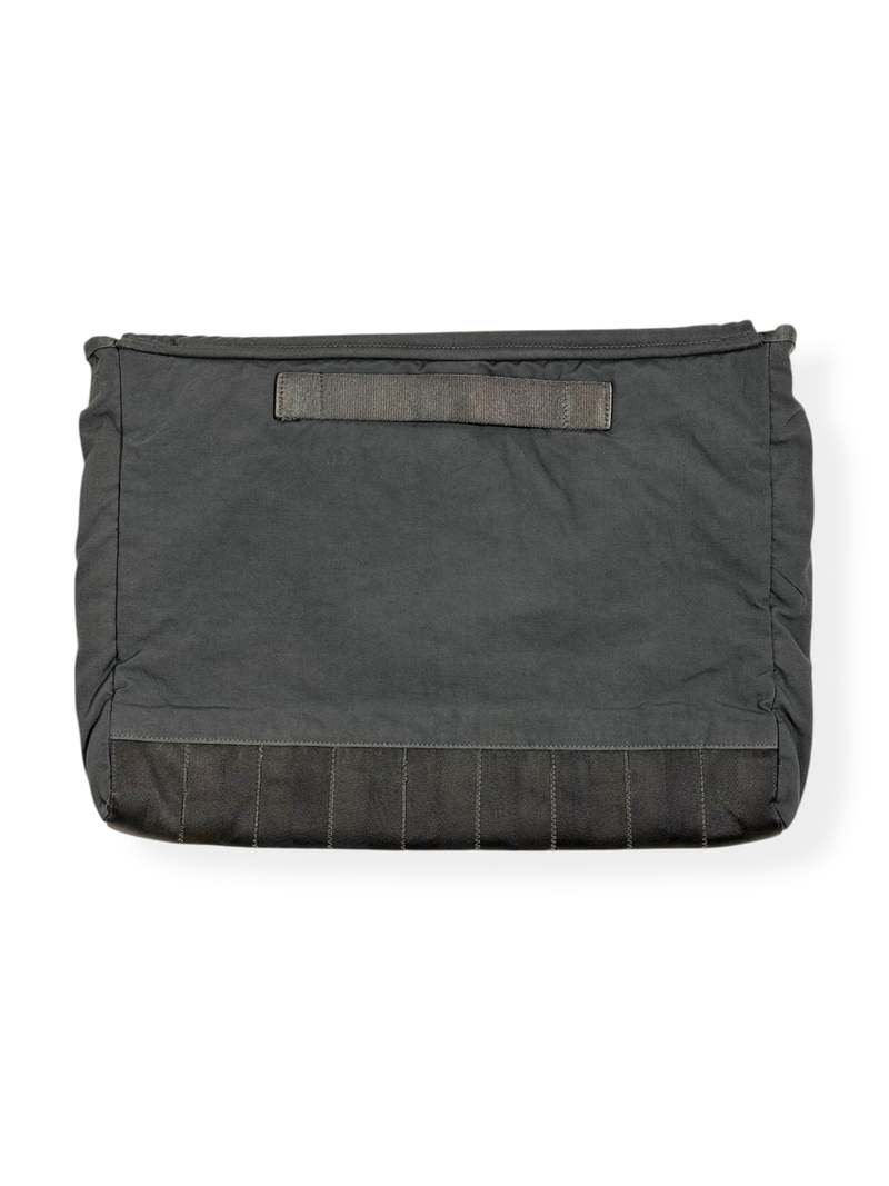【関税込み】C.P. Company ブラック ヘリンボーン ロゴ バッグ C.P. Company Herringbone Logo Bag - Black | Garmentory