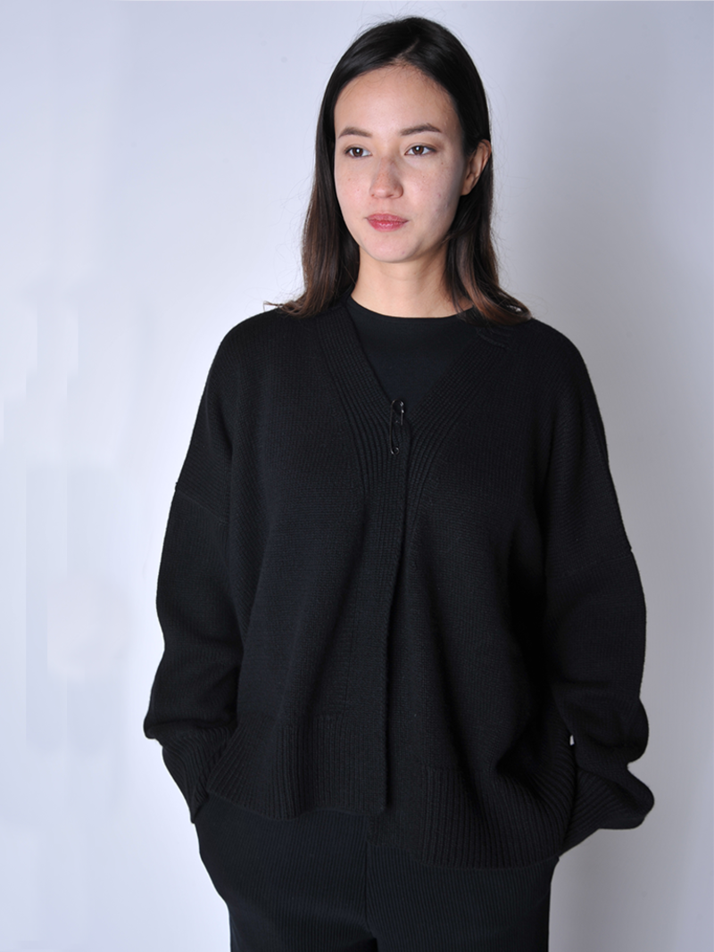 Oyuna Aire Chunky Knit Cardigan - Black Oyuna Aire Chunky Knit Cardigan - Black