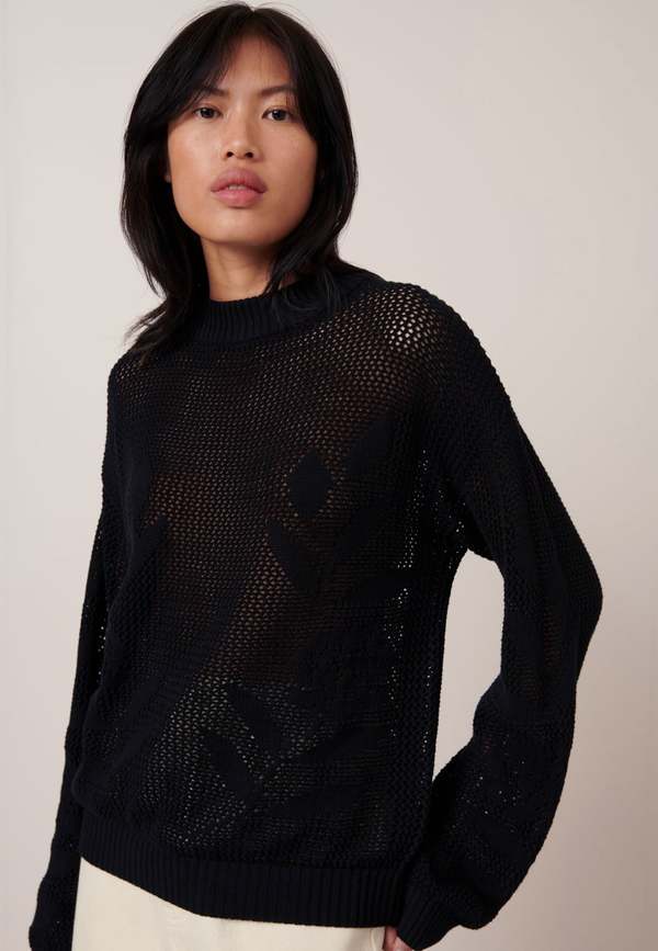 Kowtow Amalie Crew - Black | Garmentory