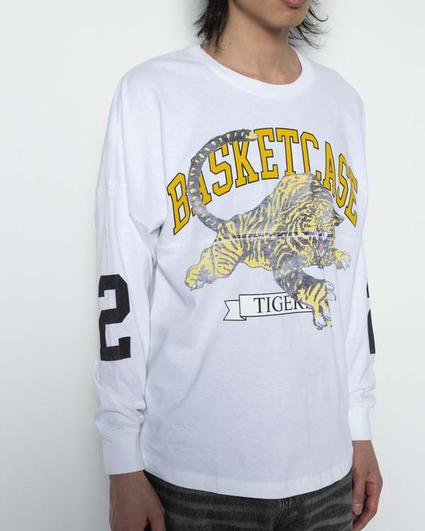 【BASKETCASE】TIGER, football longsleeve Basketcase Tiger Football Long Sleeve Tee in White | FWRD