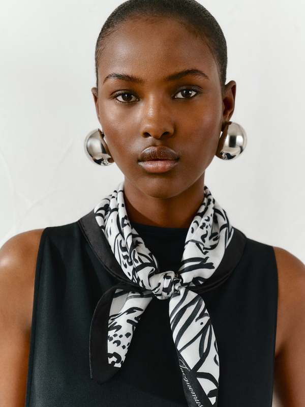 Jacquemus Le Bandana Poisson Fish - Black/White | Garmentory