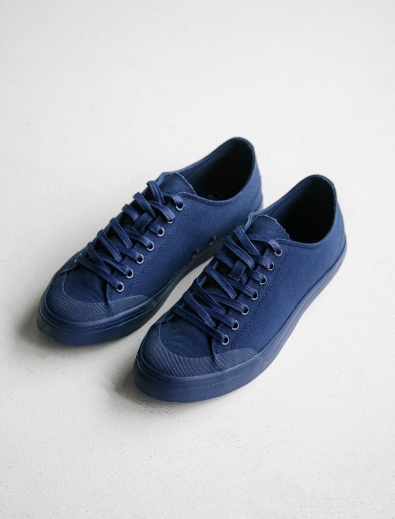 靴 everyone SUEDE SNEAKER Erik Schedin NAVY everyone LOW CUT SUEDE SNEAKERS by Erik Schedin (NAVY
