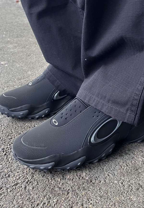 Oakley Edge Icon - Blackout | Garmentory