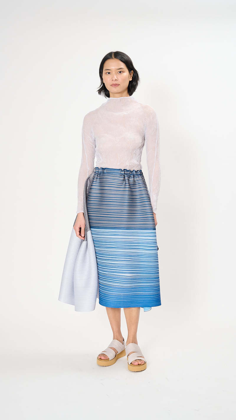 ISSEY MIYAKE プリーズプリーズ PHOTON BOUNCE スカート PHOTON BOUNCE Skirt Pink x Blue – ISSEY MIYAKE EU