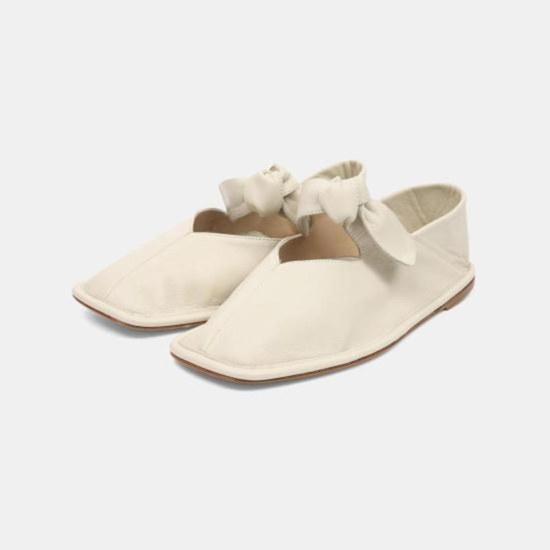 ◆HEREU◆ Lasada Front Note Flat Shoes Cream WFS21LLAS002 WF LLASADA - Front-Knot Pump – Hereu Studio