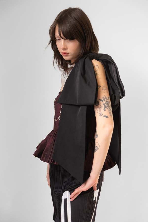 【関税込み】Sandy Liang ブラック スモール Regalo バッグ Sandy Liang Small Regalo Bag in Black Curated at Jake and Jones