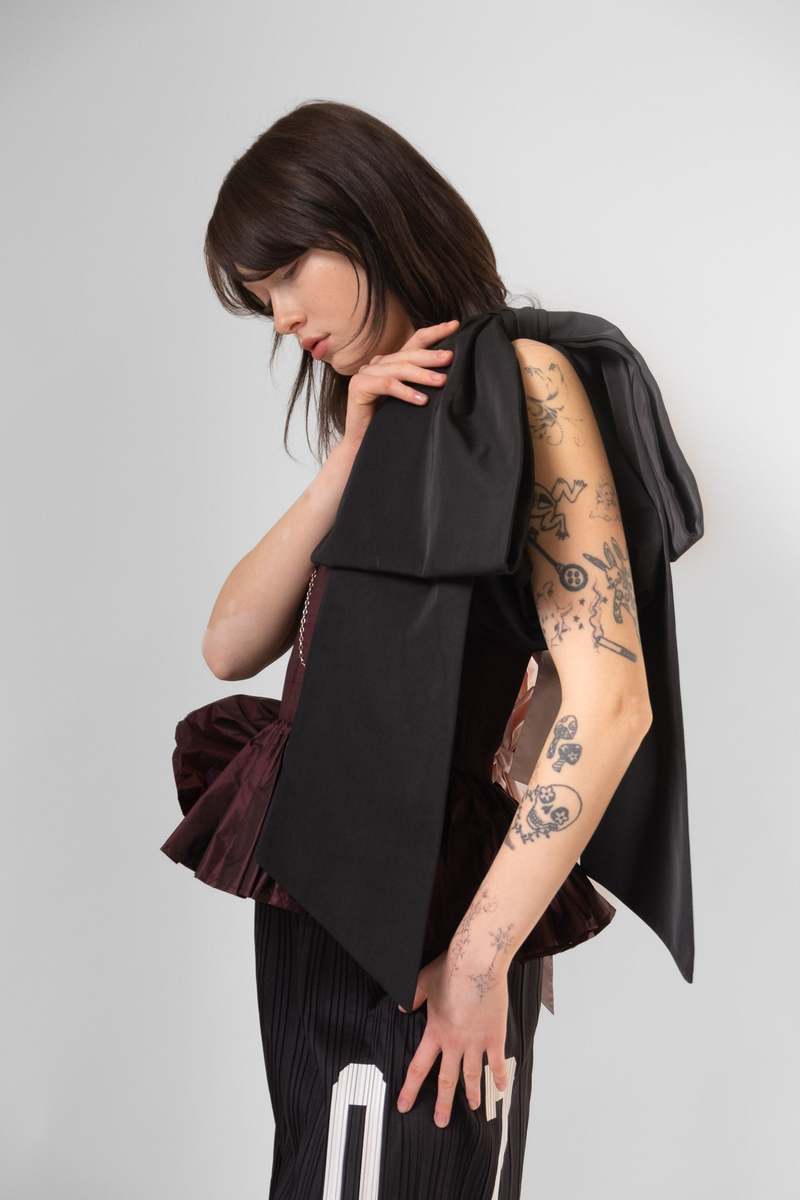 【関税込み】Sandy Liang ブラック スモール Regalo バッグ Sandy Liang Small Regalo Bag - Black | Garmentory