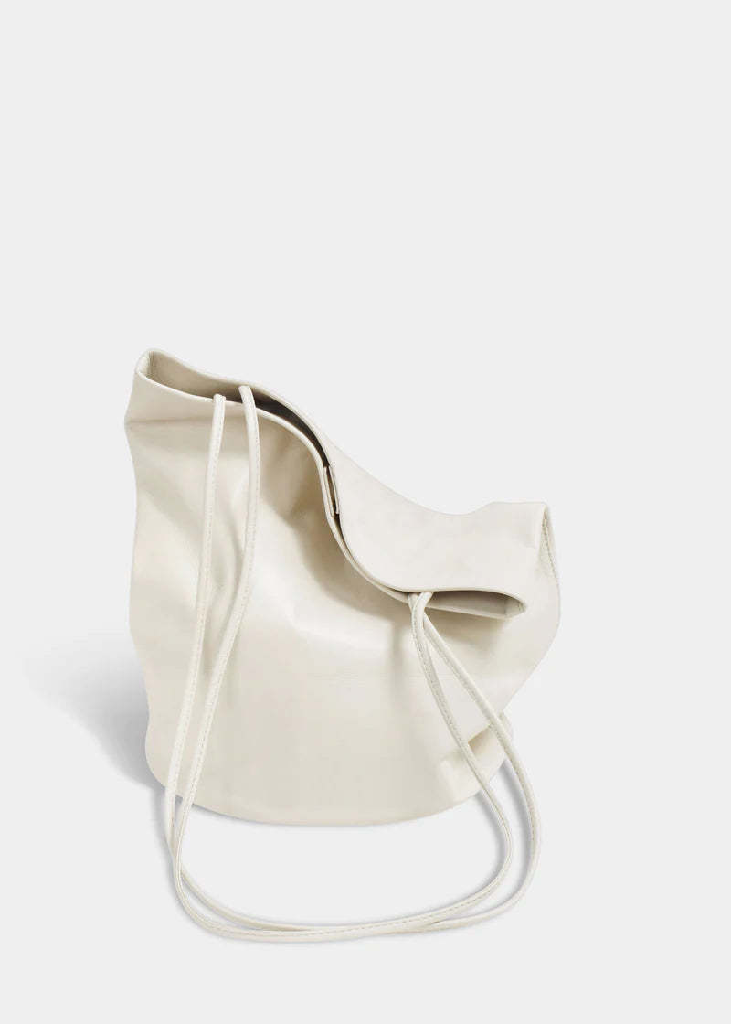 充実の品 Modern Weaving Slim Lambskin Oval Bucket - Creme | Garmentory バッグ