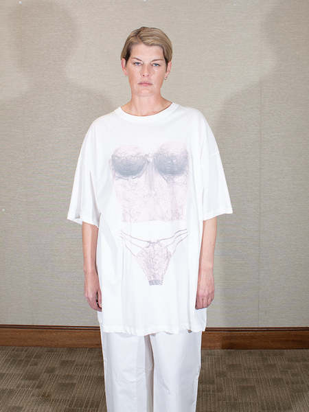 【関税込み】VAQUERA ホワイト Trompe L'Oeil Tall Tシャツ VAQUERA: White Trompe L'Oeil Tall T-shirt | SSENSE 日本