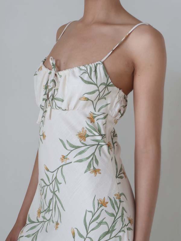 moon river tie front ruched maxi dress Moon River Front Tie Dress on Garmentory