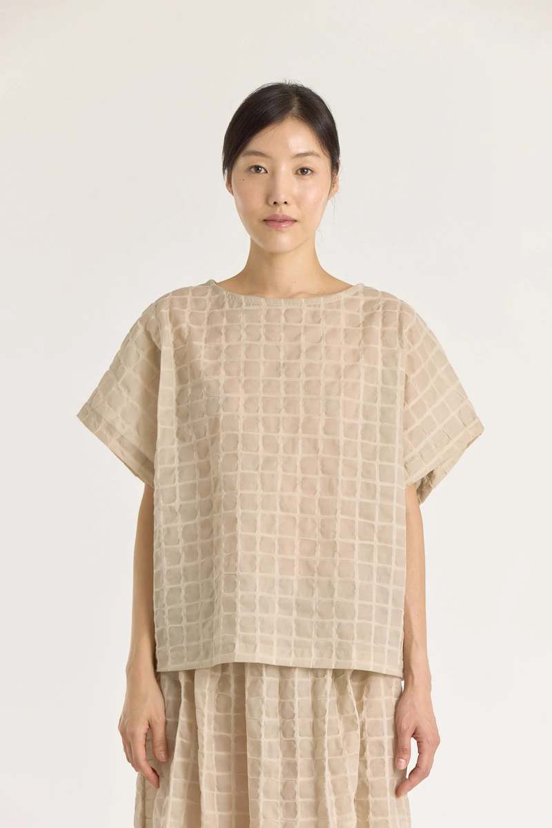 Black Crane Ripple Finish Top - Beige Black Crane Ripple Finish Top - Beige