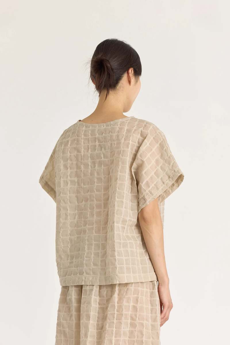 Black Crane Ripple Finish Top - Beige Black Crane Ripple Finish Top - Beige