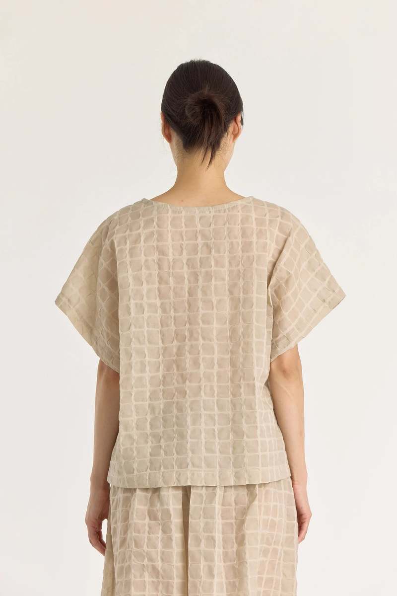 Black Crane Ripple Finish Top - Beige Black Crane Ripple Finish Top - Beige