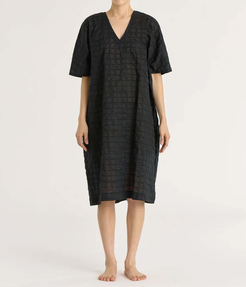Black Crane Ripple Finish V-Neck Dress - Black Black Crane Ripple Finish V-Neck Dress - Black
