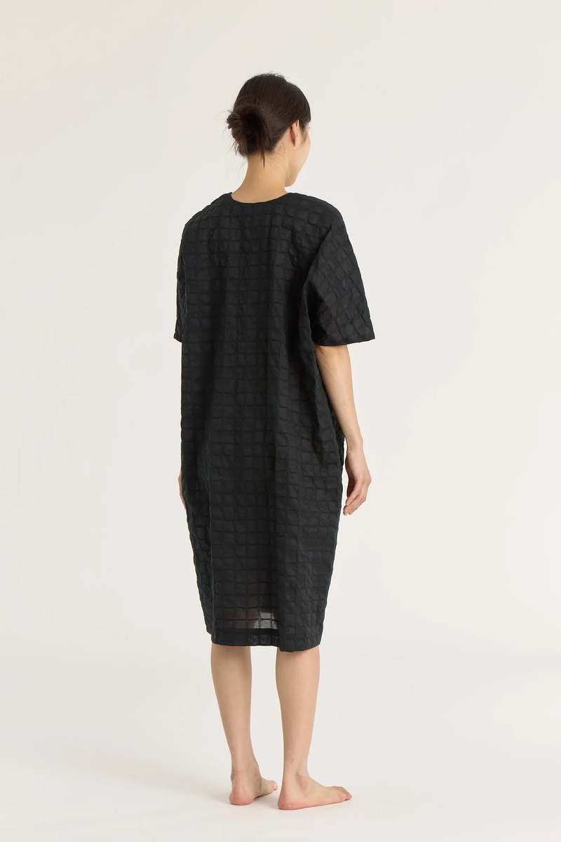 Black Crane Ripple Finish V-Neck Dress - Black Black Crane Ripple Finish V-Neck Dress - Black