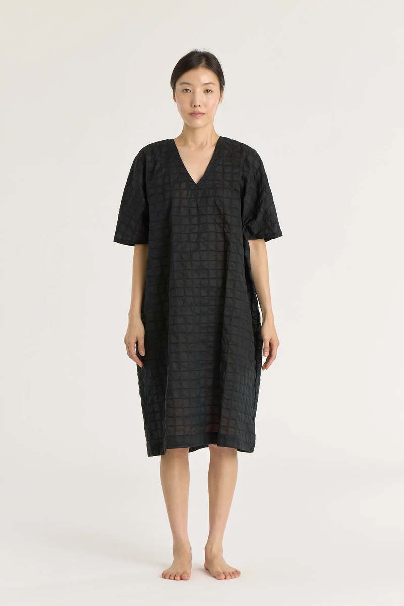 Black Crane Ripple Finish V-Neck Dress - Black Black Crane Ripple Finish V-Neck Dress - Black
