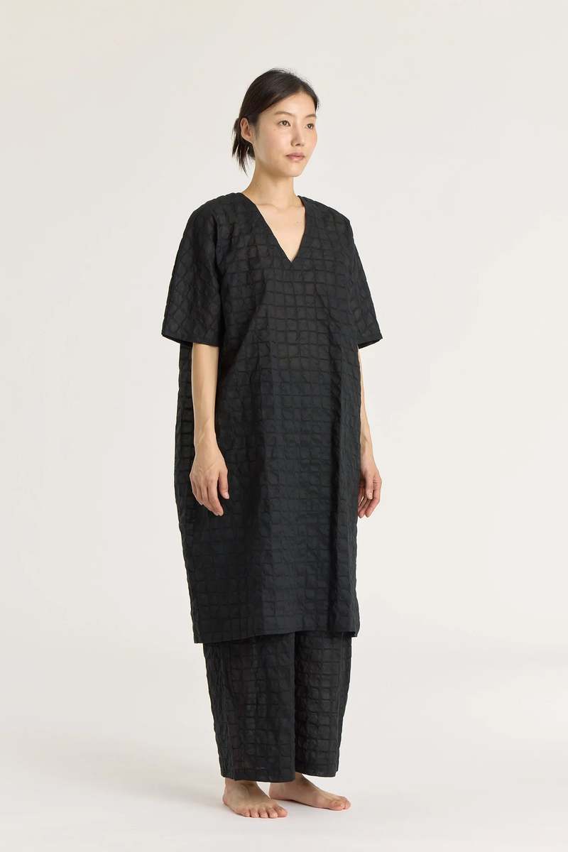 Black Crane Ripple Finish V-Neck Dress - Black Black Crane Ripple Finish V-Neck Dress - Black