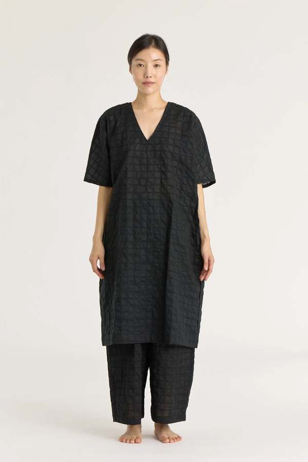 Black Crane Ripple Finish V-Neck Dress - Black Black Crane Ripple Finish V-Neck Dress - Black