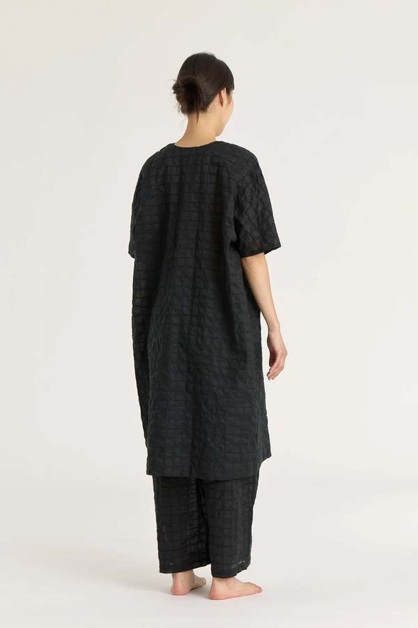 Black Crane Ripple Finish V-Neck Dress - Black Black Crane Ripple Finish V-Neck Dress - Black